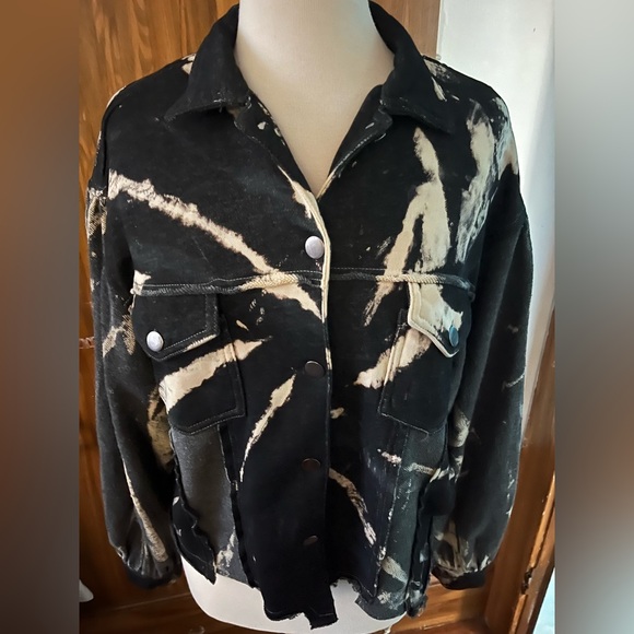 POL Black and Cream marble Tie-dye Button Down Jacket - Picture 2 of 4